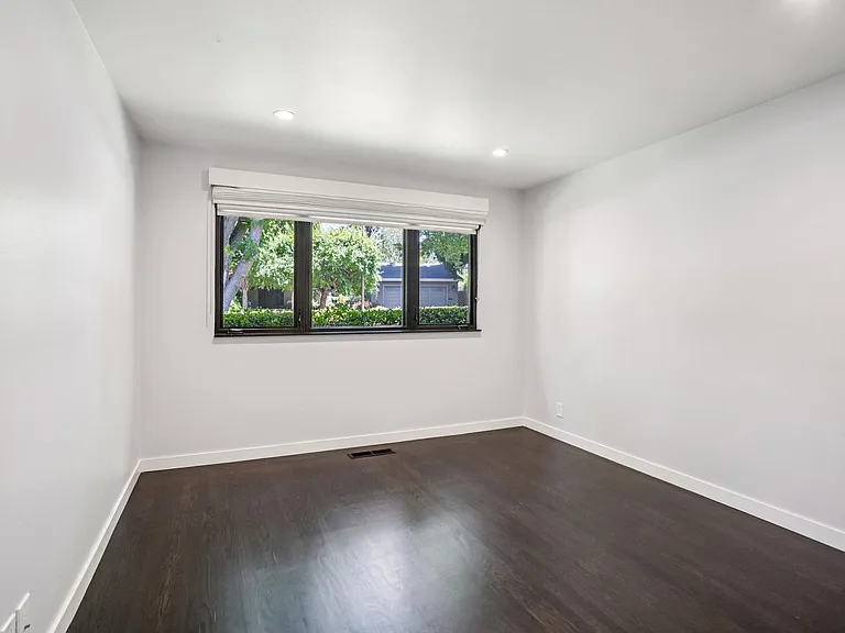 175 E Creek Dr — Photo 14