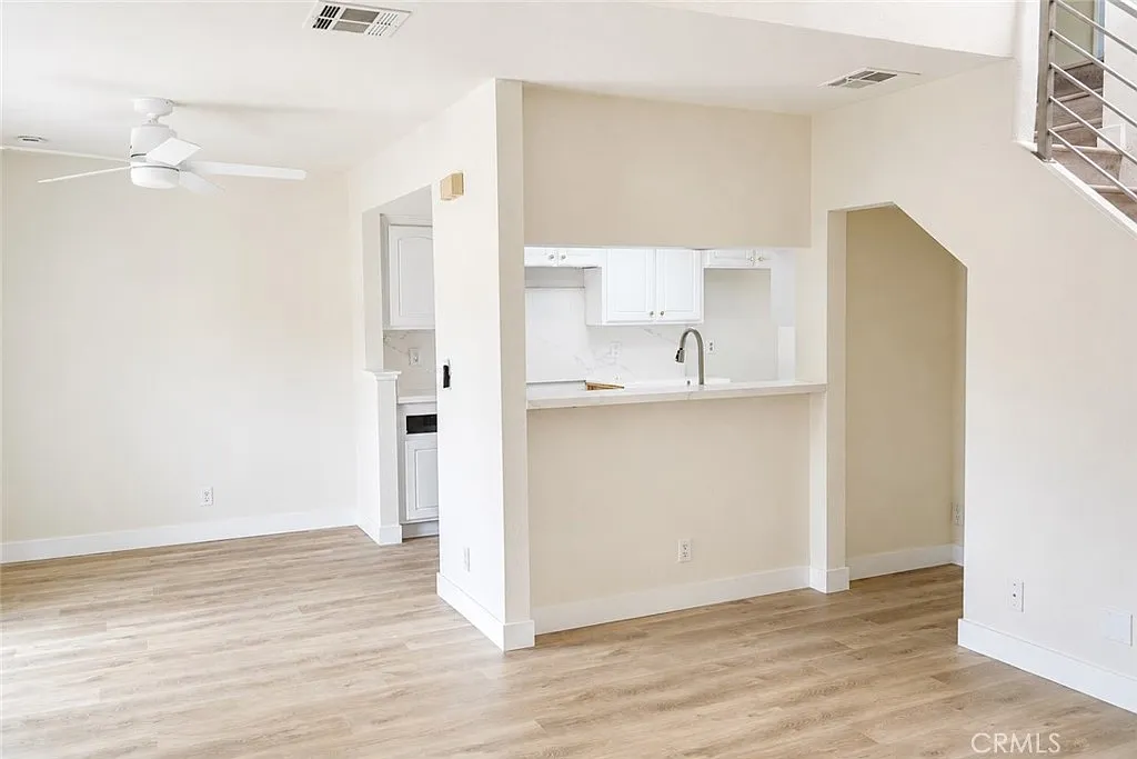 3 bed, 2.5 bath, 1362 sqft, $3,400 — Photo 3