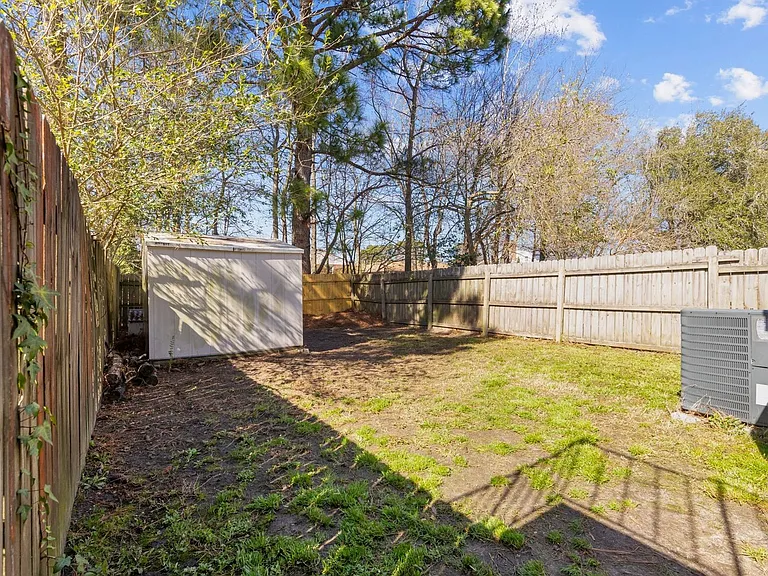1221 Clydesdale Ln — Photo 21