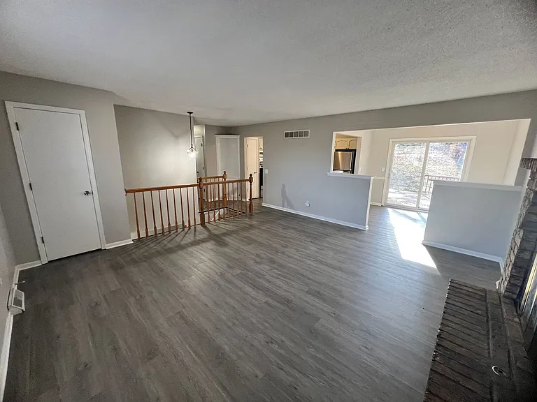 843 W Kansas St — Photo 6