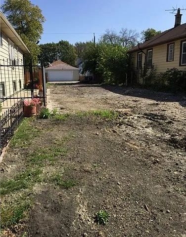 10055 S Perry Ave photo 1