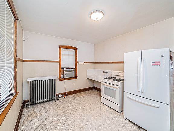 5th image of 5240 W Newport Ave