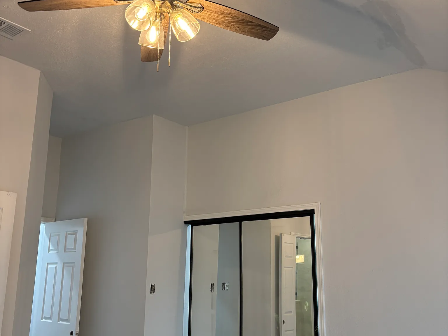 4 bed, 2100 sqft, $3,100 — Photo 2