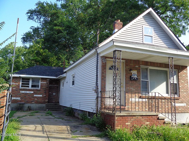 2nd image of 1552 4th Avenue