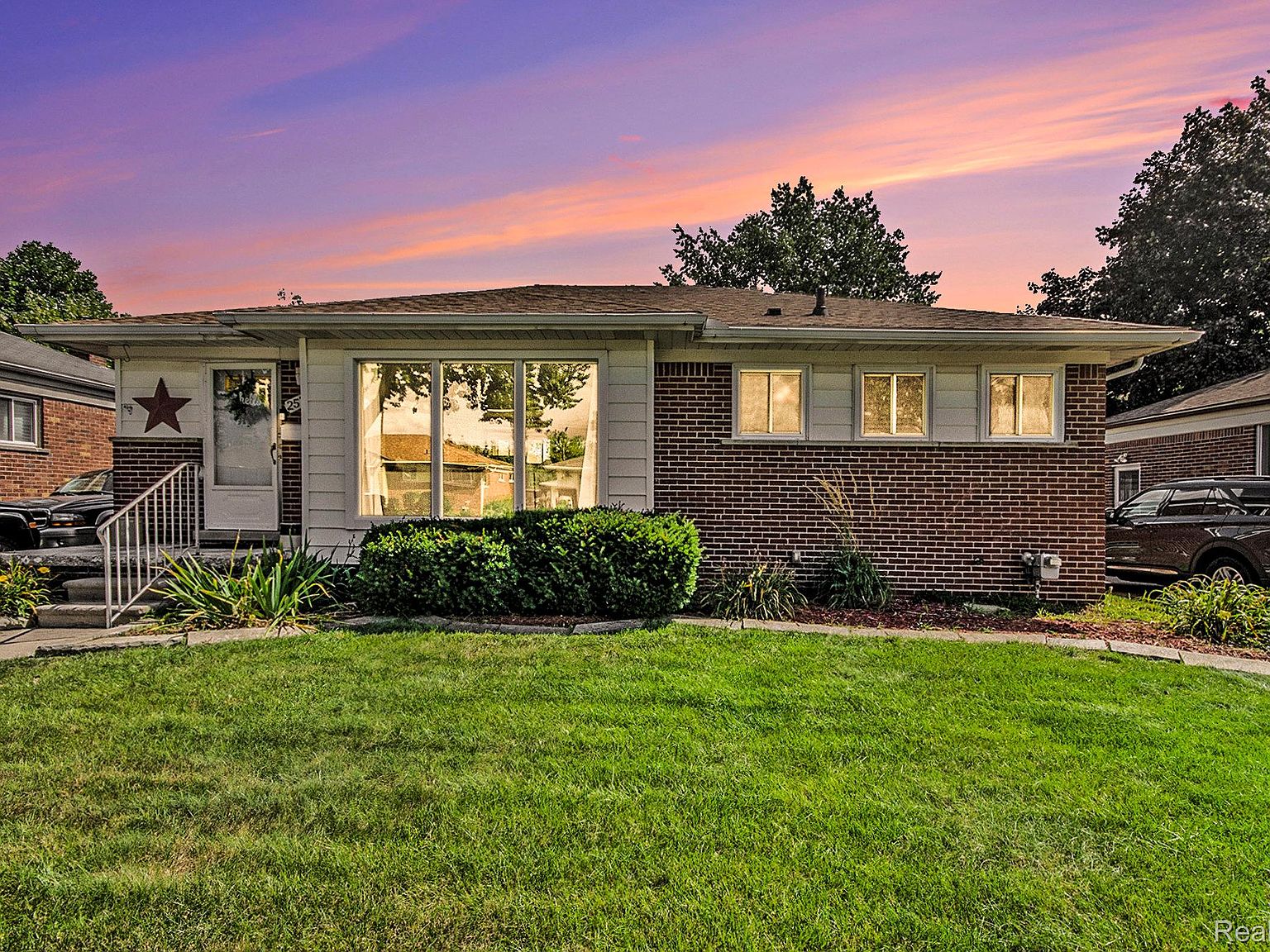 25718 Harmon St, Saint Clair Shores, MI 48081 | Zillow