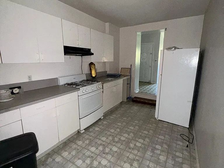 1749 Melville St #1 — Photo 1