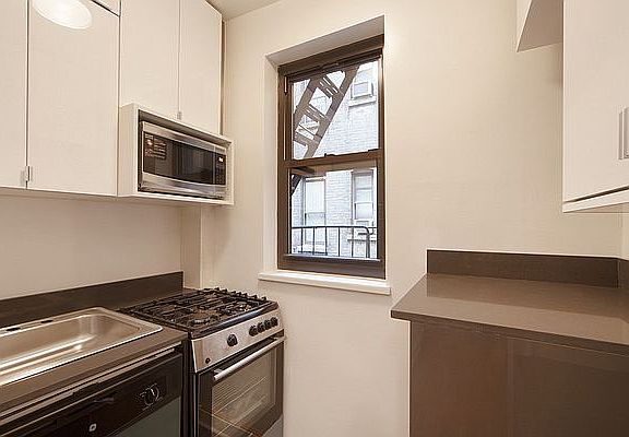 3rd image of 29 W 65th St APT 3E