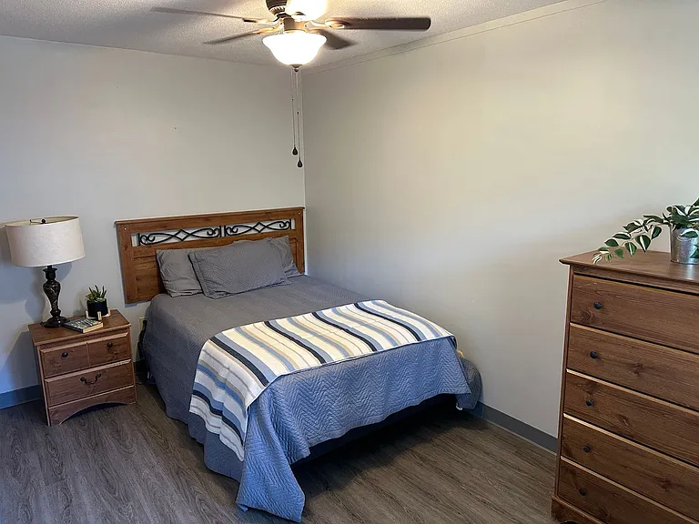 383 College Street — Photo 16