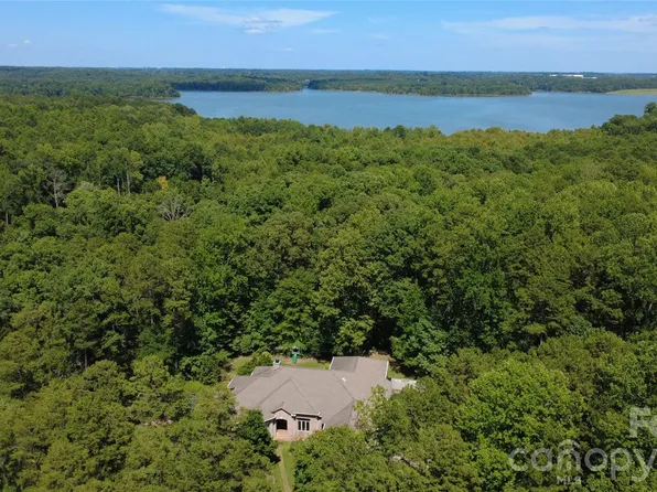 8680 Hills Dell Dr, Concord, NC 28027