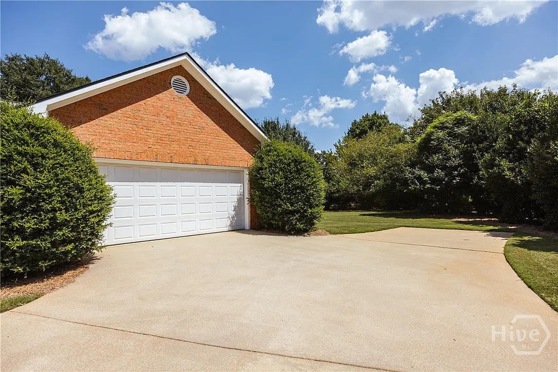 3 bed, 2.0 bath, 1819 sqft, $2,800 — Photo 4