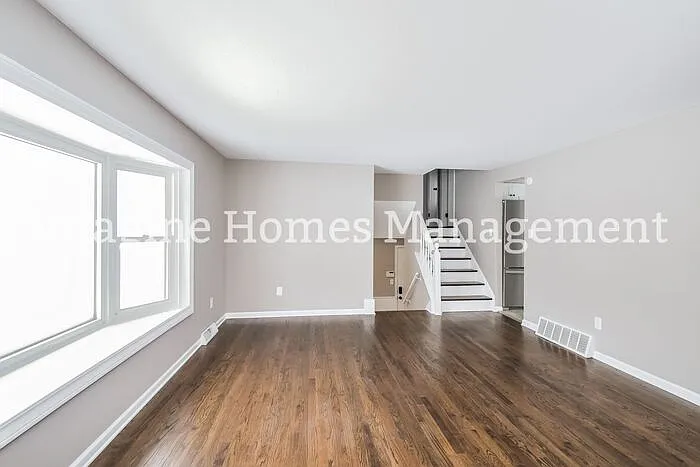 3 bed, 1.5 bath, 1512 sqft, $2,395 — Photo 2