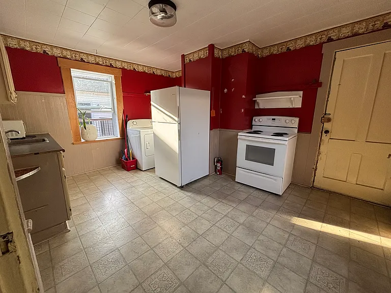 359 Charlotte St #A — Photo 12