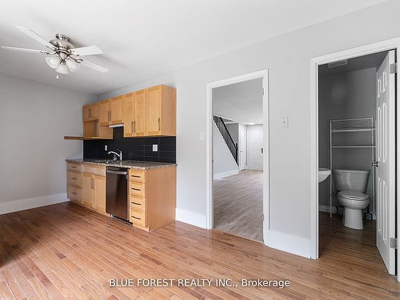 3rd image of 696 Wonderland Rd S #15