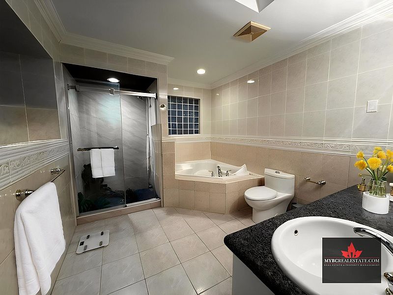 North Vancouver House for rent - 5 Bedrooms — photo 4