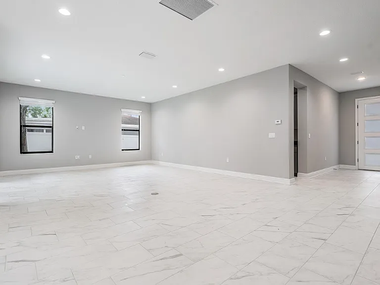 3912 S Church Ave — Photo 12