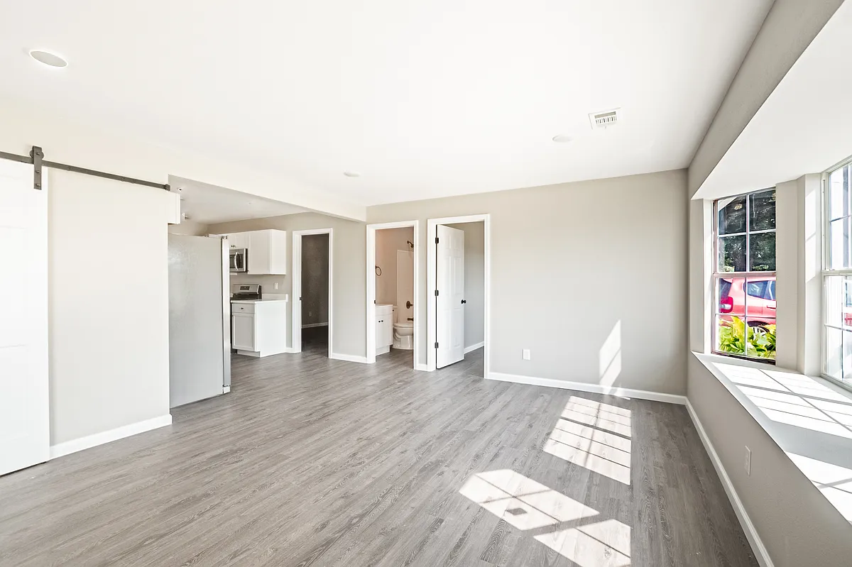 Building Photo - 8419 Shaw Ave #4