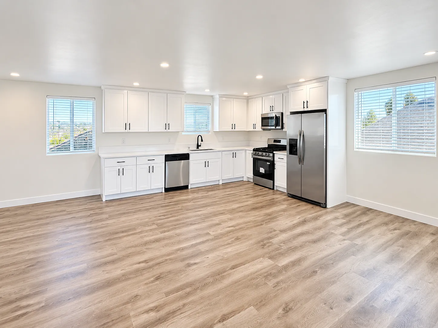 3 bed, 1295 sqft, $2,900 — Photo 2