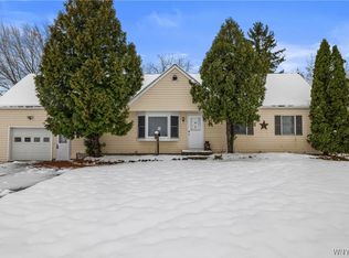 9444 Chestnut Ridge Rd, Middleport, NY 14105