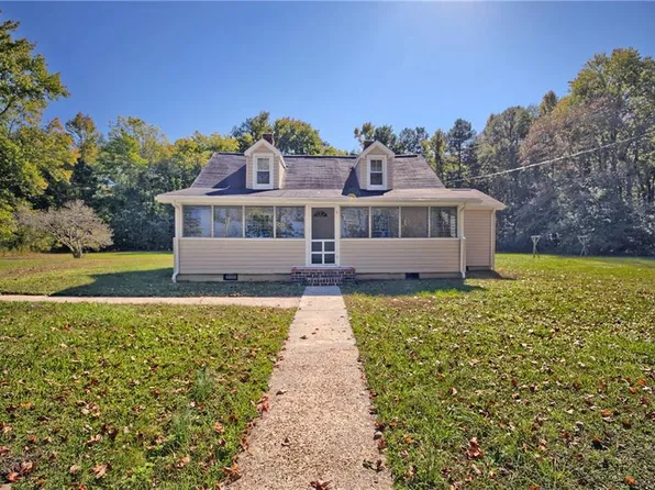 271 Kingston Ln, North, VA 23128