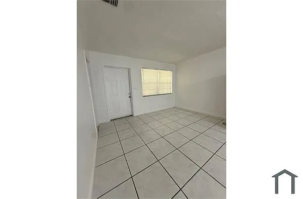 Building Photo - 1125 NW 5th Ave #2