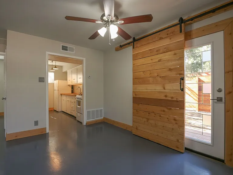 804 N Locust St — Photo 41