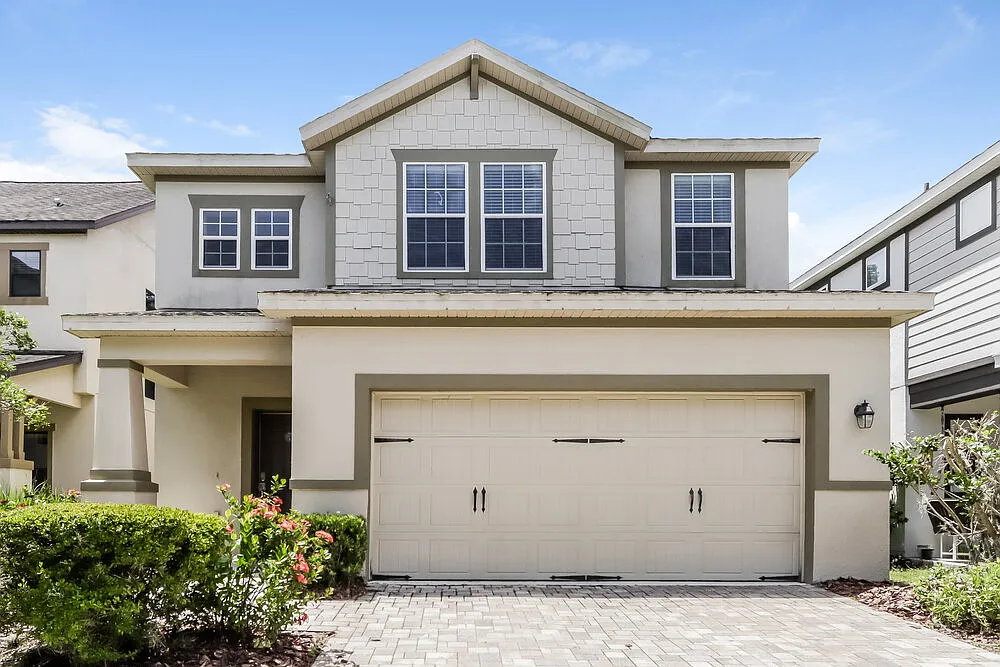 5 bed, 2.5 bath, 2641 sqft, $3,000 — Photo 1
