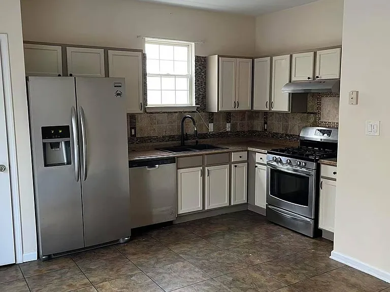 47 Mule Deer Ct — Photo 2