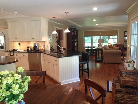 Kitchen Lkng into Family Rm 