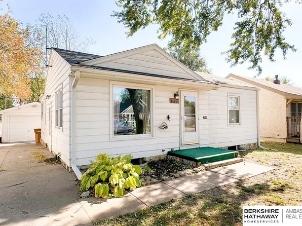 2405 Wayne St, Bellevue, NE 68005