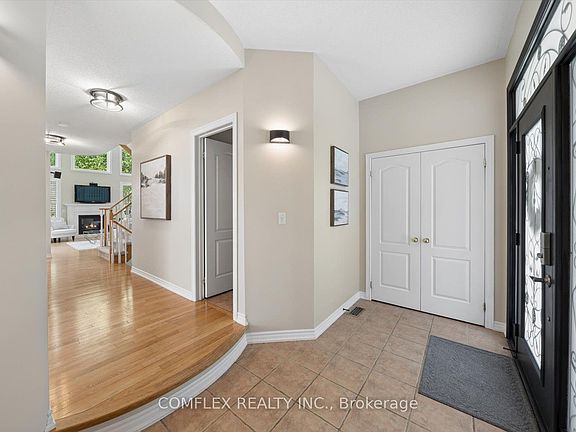 5th image of 8 Inverary Ct