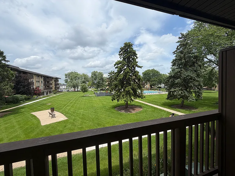 2222 S Goebbert Rd #258 — Photo 16