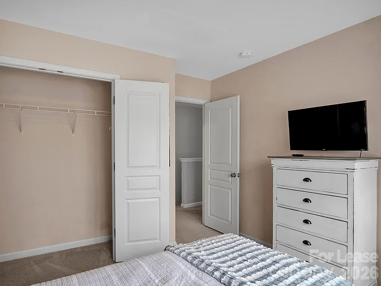 1401 Hammond Dr — Photo 33
