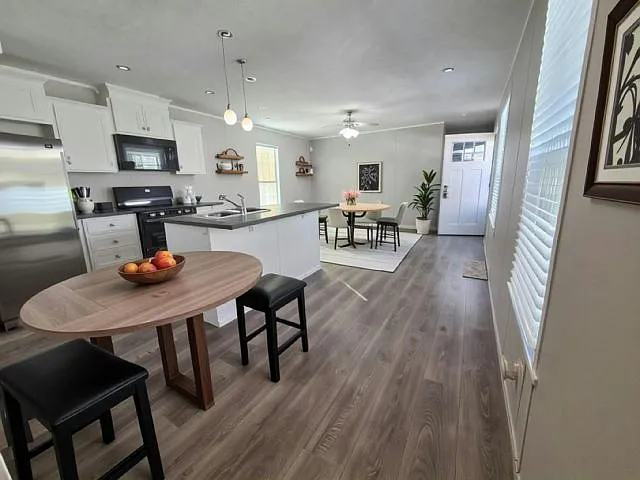 Building Photo - 447 Warbler Ln #447