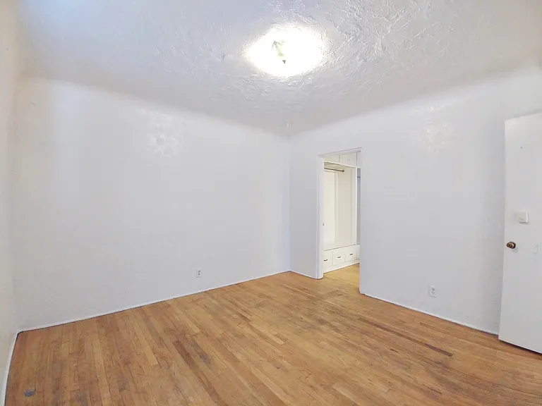 Super Cool Mid-Century Modern East Nob Hill Penthouse Suite with Views — Photo 67