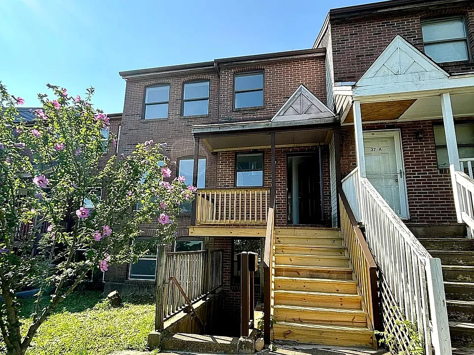 39 Elliott St E #B