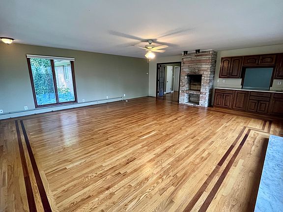 5th image of 2408 Lakeshore Dr