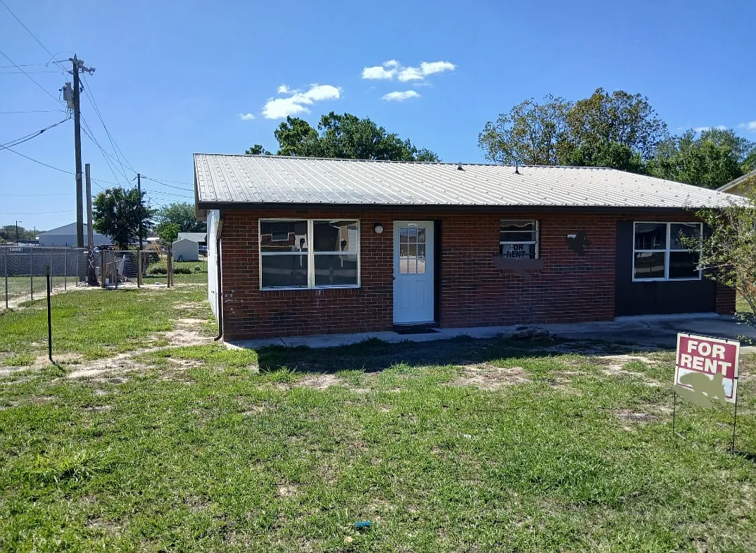 3 bed, $1,450 — Photo 1