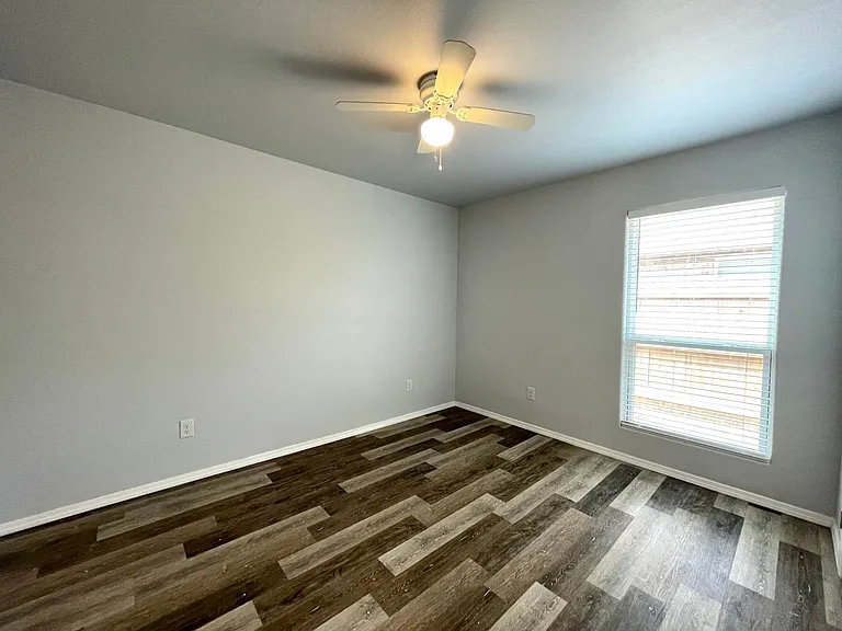 8417 10th Pl — Photo 9