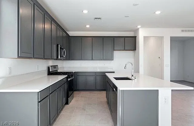 4 bed, 3.0 bath, 2677 sqft, $2,875 — Photo 4