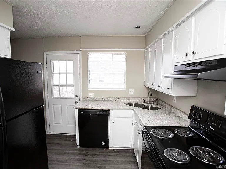 5 E Laramie Dr #A — Photo 6