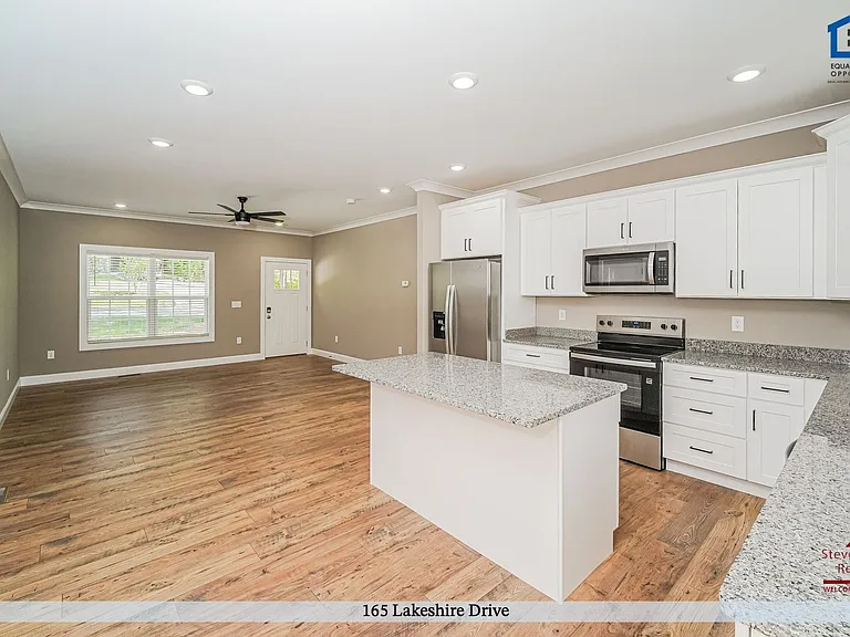 165 Lakeshire Dr — Photo 6