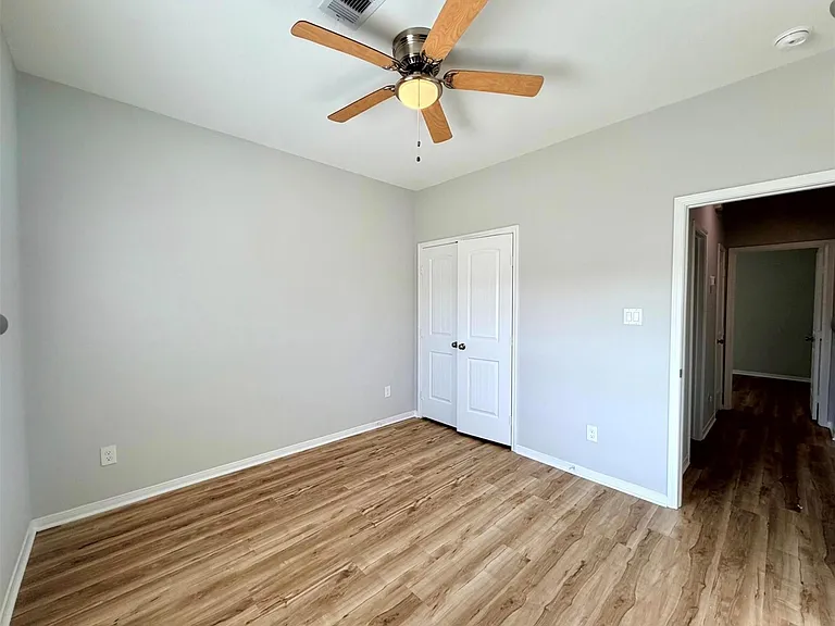 502 S Ross Sterling #B — Photo 24