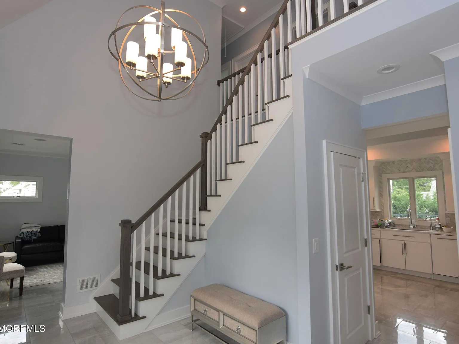 5 bed, 1986 sqft, $3,200 — Photo 3