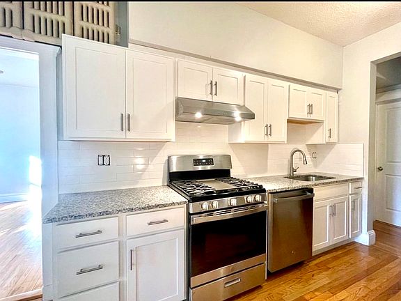 5th image of 246 S Huntington Ave APT 1
