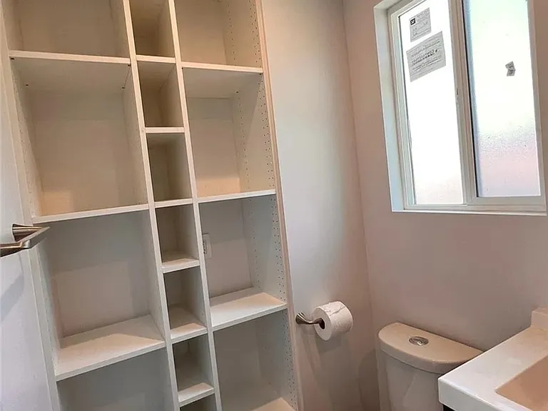 2686 Greenfield Ave — Photo 20