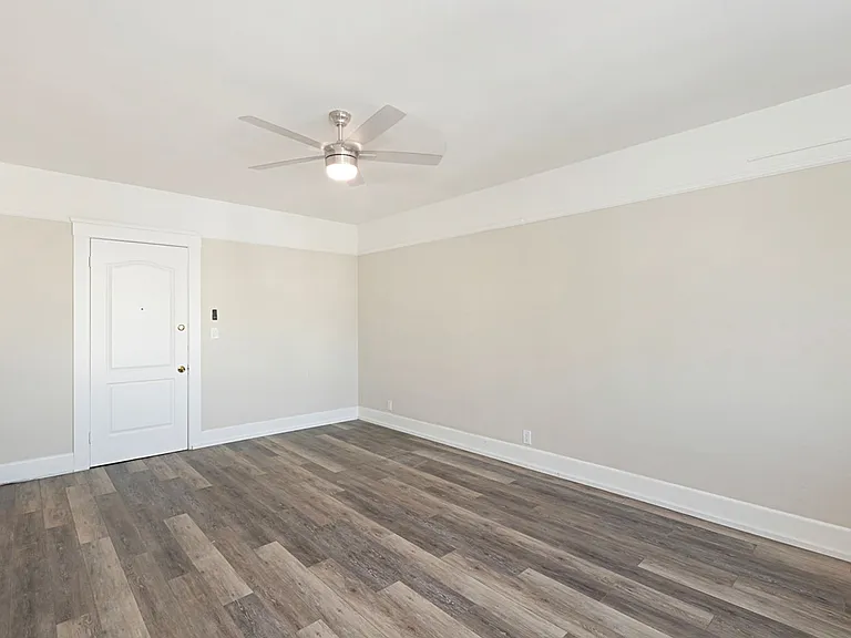 Grandview Apartments — Photo 45