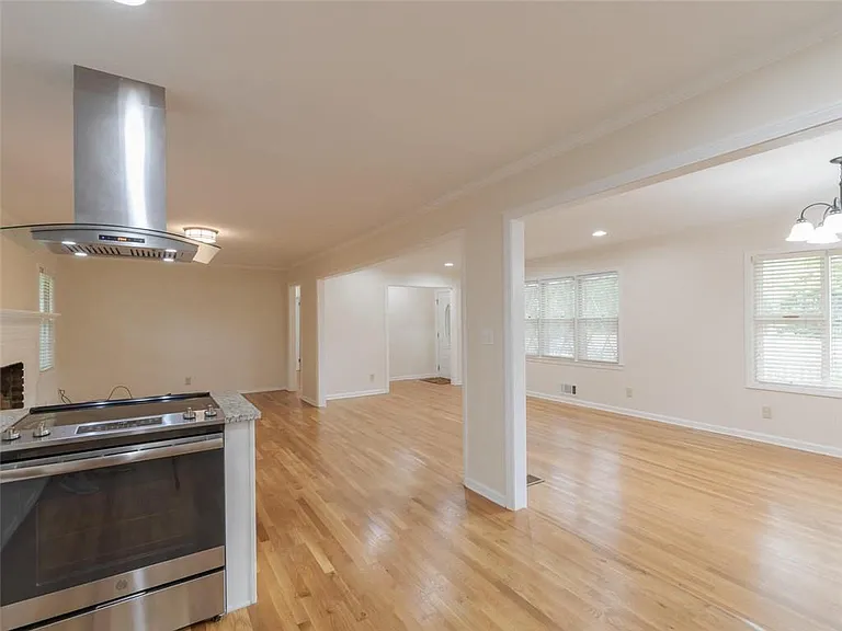 1110 Grimes Bridge Rd — Photo 13