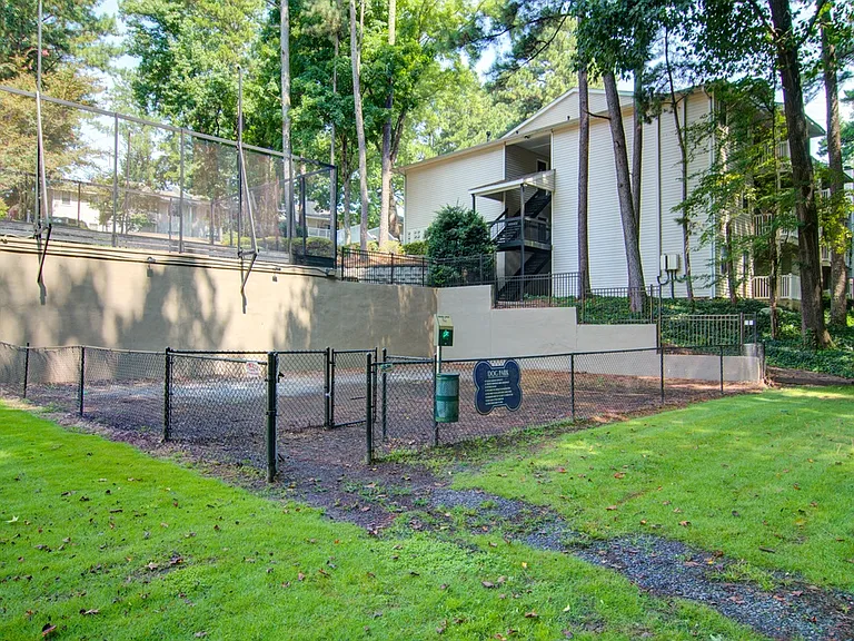 The Falls at Sope Creek Apartments — Photo 7