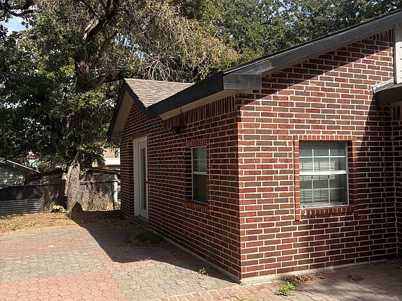 2nd image of 3813 Primrose Ave