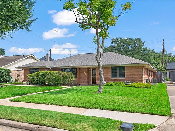 2nd image of 1815 Droxford Dr